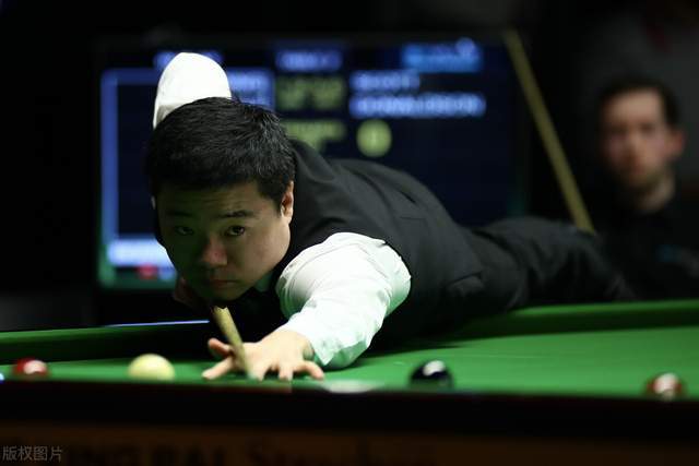 乔治娜点赞安东内拉庆祝梅西夺冠帖子，引发球迷热议（乔治娜为安东内拉庆祝梅西夺冠的动态点赞，掀起球迷热议）