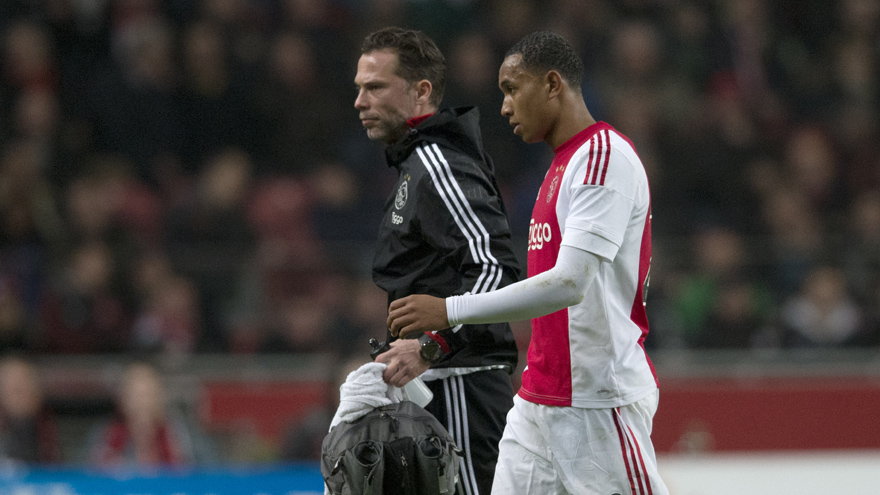 一名盘带与 一名盘带与